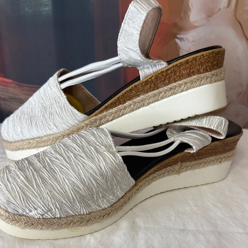 Elegant White Espadrille Wedges - Picture 2 of 6